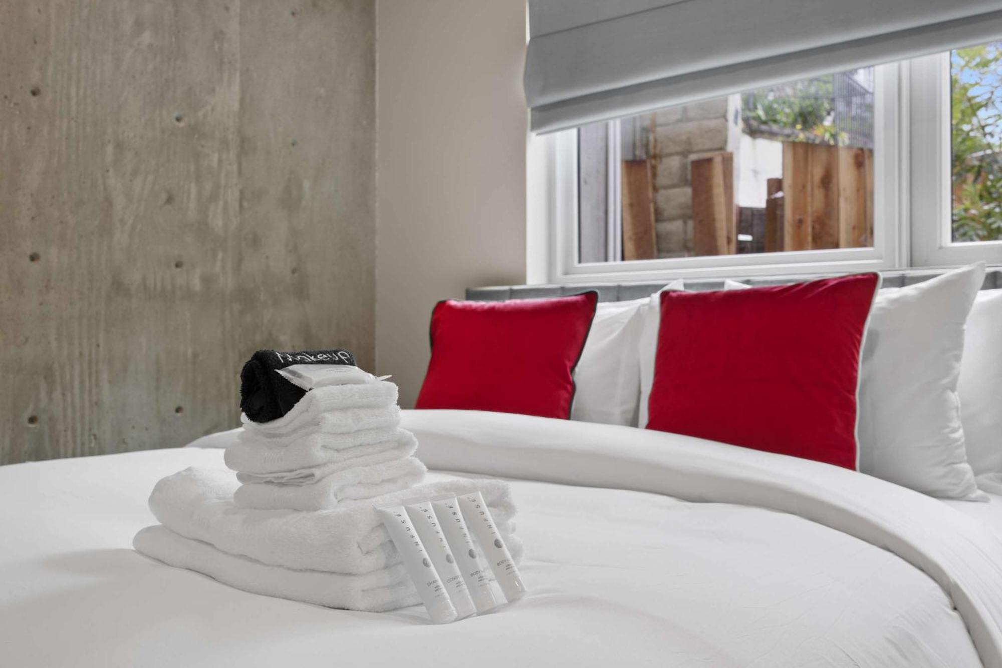 New Listing Hillside By Colby & Conrad * Los Angeles
